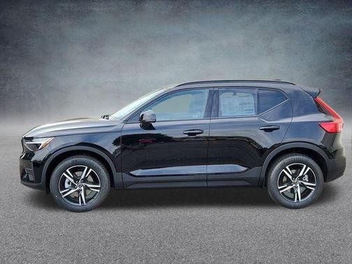 2026 Volvo XC40 B5 Core