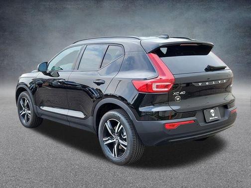 2026 Volvo XC40 B5 Core