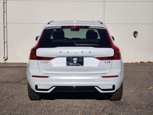 2026 Volvo XC60 B5 Plus