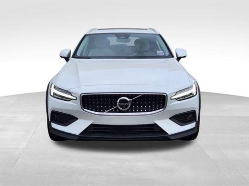 2024 Volvo V60 Cross Country B5 Plus