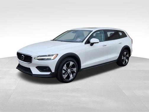 2024 Volvo V60 Cross Country B5 Plus