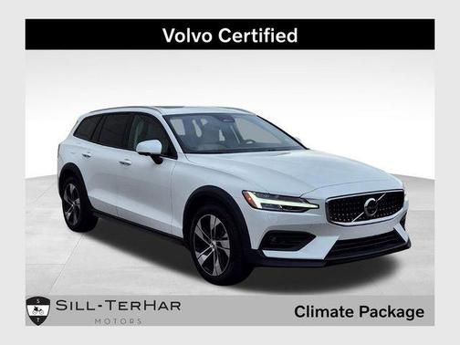 2024 Volvo V60 Cross Country B5 Plus