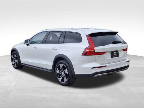 2024 Volvo V60 Cross Country B5 Plus