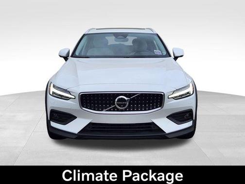 2024 Volvo V60 Cross Country B5 Plus