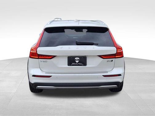 2024 Volvo V60 Cross Country B5 Plus