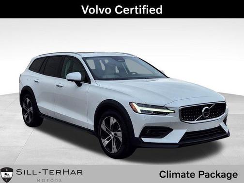 2024 Volvo V60 Cross Country B5 Plus
