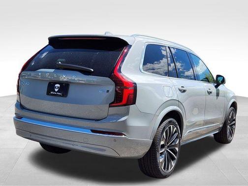 2025 Volvo XC90 B5 Core