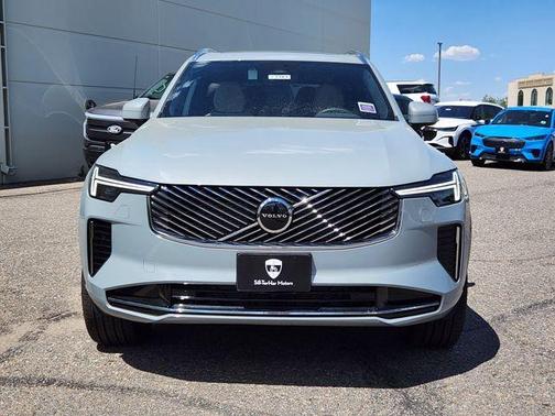 2025 Volvo XC90 B5 Core