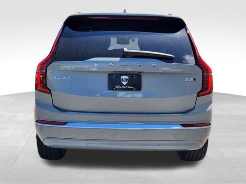2025 Volvo XC90 B5 Core