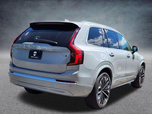 2025 Volvo XC90 B5 Core