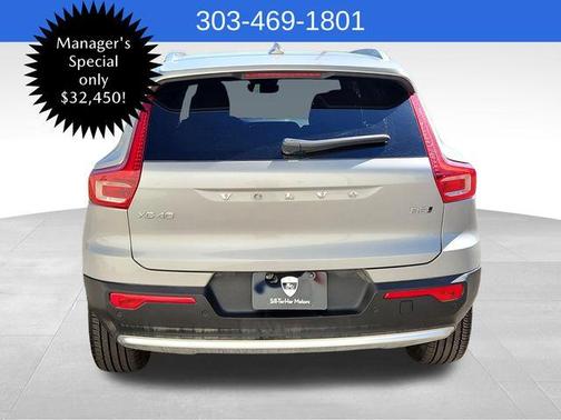2025 Volvo XC40 B5 Core Bright Theme