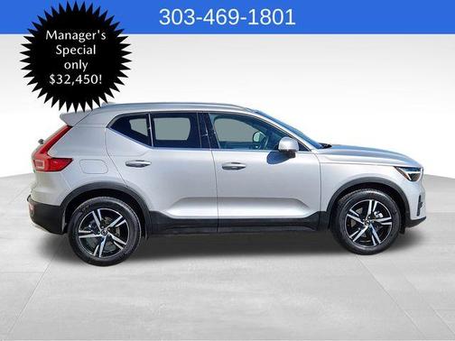 2025 Volvo XC40 B5 Core Bright Theme