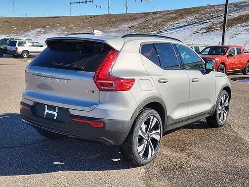 2025 Volvo XC40 B5 Plus Dark Theme