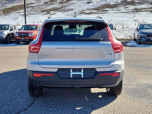 2025 Volvo XC40 B5 Plus Dark Theme