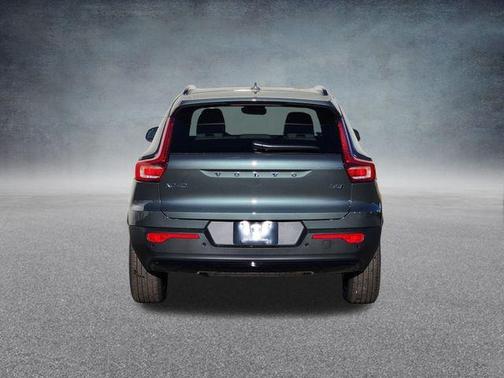 2026 Volvo XC40 B5 Ultra