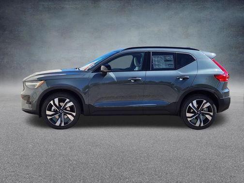 Forest Green 2026 Volvo XC40 B5 Ultra