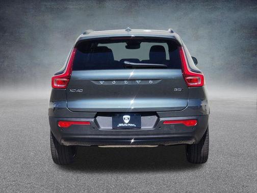 Forest Green 2026 Volvo XC40 B5 Ultra