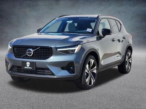 Forest Green 2026 Volvo XC40 B5 Ultra