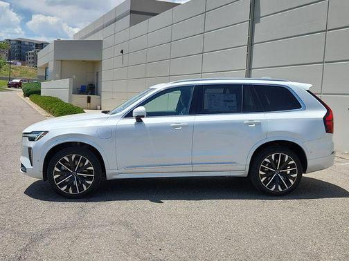 2025 Volvo XC90 Plug-In Hybrid T8 Ultra 7-Seater