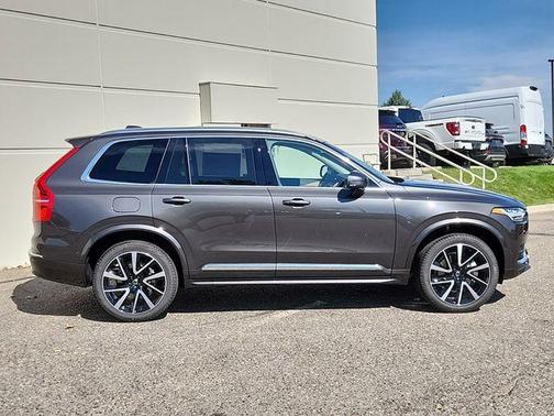 2025 Volvo XC90 B5 Plus