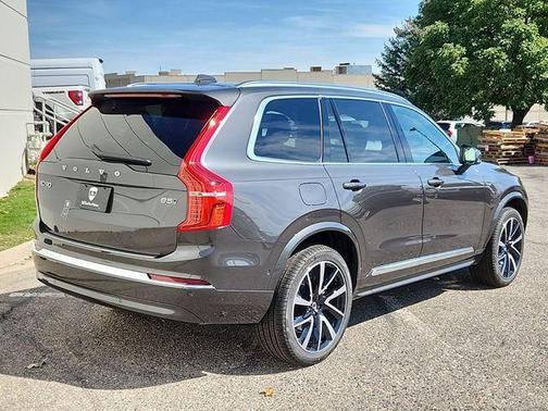 2025 Volvo XC90 B5 Plus