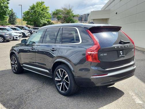 2025 Volvo XC90 B5 Plus