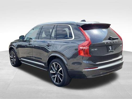 2025 Volvo XC90 B5 Plus