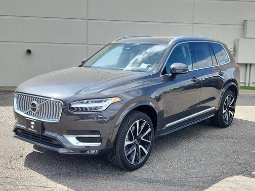 2025 Volvo XC90 B5 Plus
