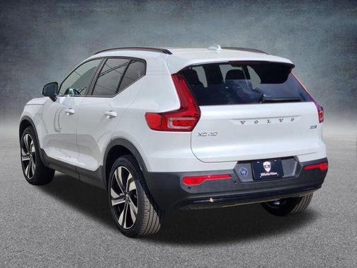 2026 Volvo XC40 B5 Ultra
