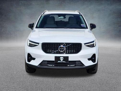 2026 Volvo XC40 B5 Ultra