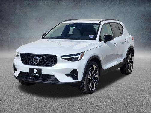 2026 Volvo XC40 B5 Ultra