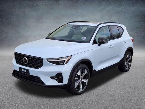2026 Volvo XC40 B5 Plus