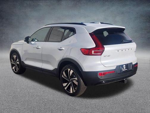 2026 Volvo XC40 B5 Ultra
