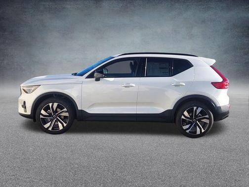 2026 Volvo XC40 B5 Ultra