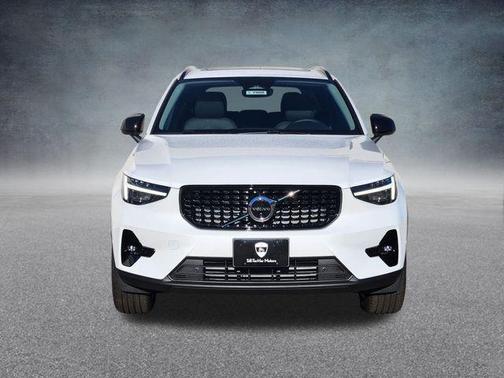 2026 Volvo XC40 B5 Ultra