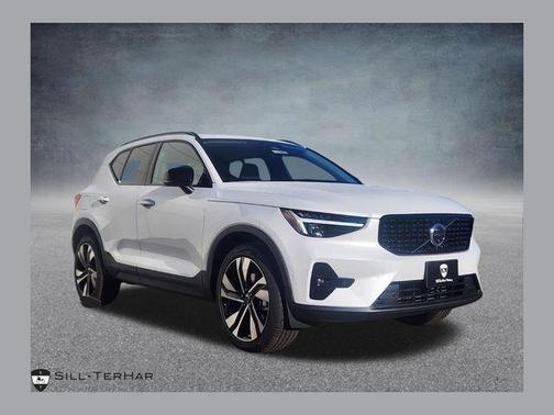 Crystal White 2026 Volvo XC40 B5 Ultra