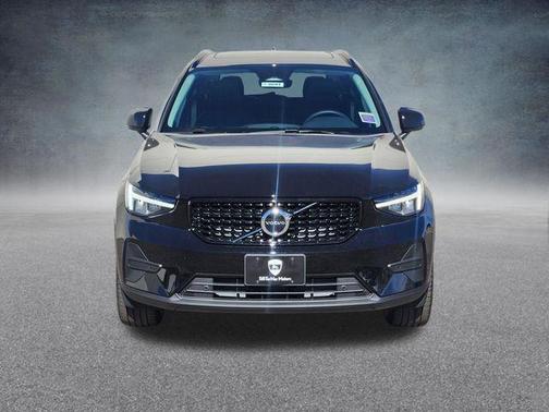 2026 Volvo XC40 B5 Core