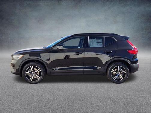 2026 Volvo XC40 B5 Core