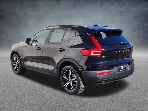 2026 Volvo XC40 B5 Core