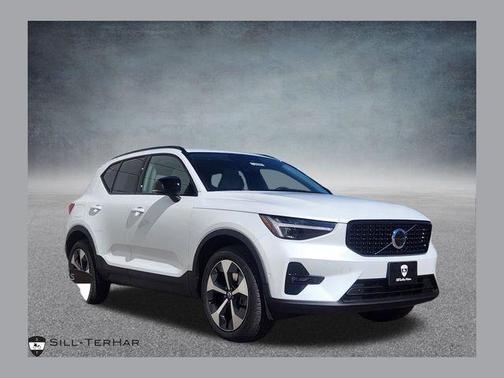 Crystal White 2026 Volvo XC40 B5 Plus