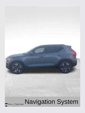 2023 Volvo XC40 B5 Ultimate Dark Theme