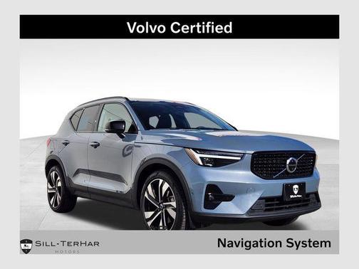 2023 Volvo XC40 B5 Ultimate Dark Theme
