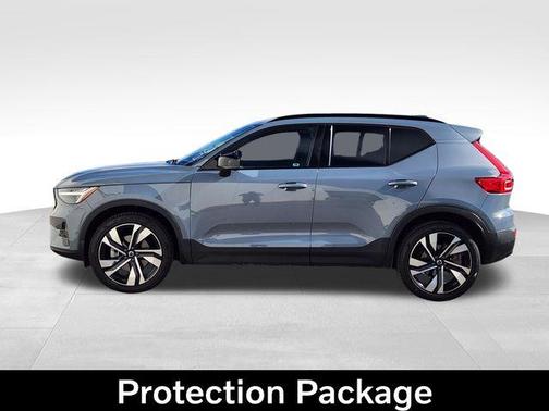 2023 Volvo XC40 B5 Ultimate Dark Theme