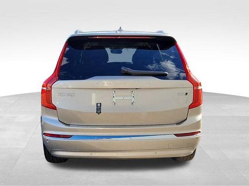 2025 Volvo XC90 B6 Core