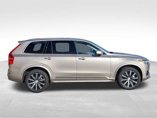2025 Volvo XC90 B6 Core