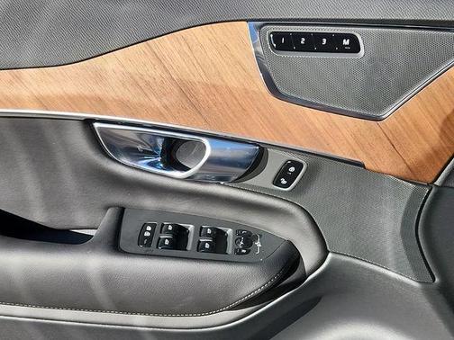 2025 Volvo XC90 B6 Core