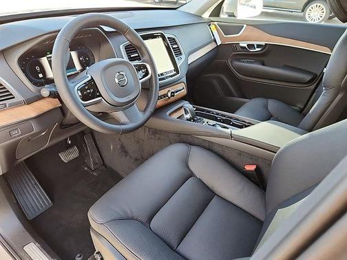2025 Volvo XC90 B6 Core