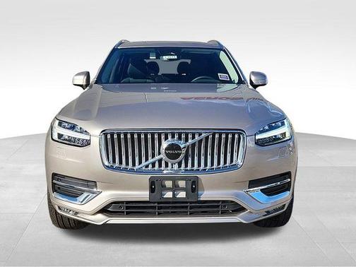 2025 Volvo XC90 B6 Core