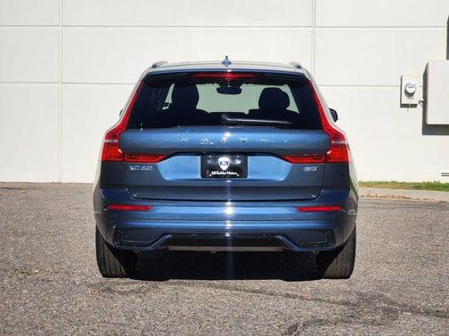 2025 Volvo XC60 B5 Plus
