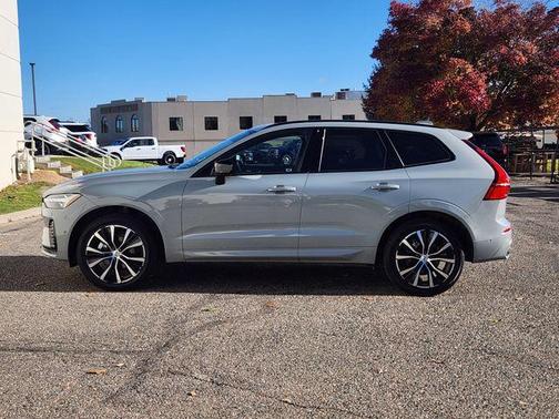 2025 Volvo XC60 B5 Plus
